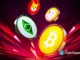 Ilustração mostra moedas do Bitcoin, Ethereum, Dogecoin e Shiba Inu com efeitos visuais vermelhos indicando queda nos preços das criptomoedas.