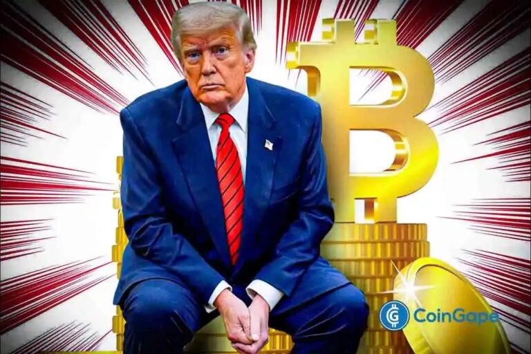 Presidente Trump em terno azul sentado ao lado do símbolo dourado do Bitcoin com efeitos de luz radiantes ao fundo