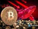 Ilustração artística mostrando moeda de Bitcoin, baleia vermelha e setas descendentes simbolizando pressão vendedora.