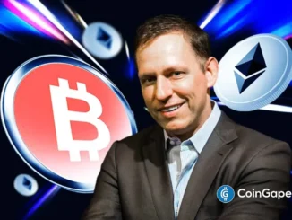 Peter Thiel sorrindo em terno escuro com símbolos de Bitcoin e Ethereum ao fundo em ambiente digital futurista.