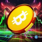 Moeda dourada do Bitcoin em destaque sobre gráficos verdes de alta e efeitos visuais dinâmicos representando o mercado de criptomoedas.