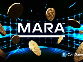Ilustração digital mostrando o logo da MARA Holdings em destaque com várias moedas de Bitcoin douradas flutuando ao redor em fundo azul tecnológico.