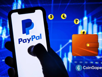 Smartphone exibindo logo do PayPal com carteira digital e símbolos de moedas sobre fundo azul com gráficos financeiros.