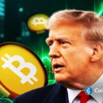 Imagem conceitual mostrando perfil de Donald Trump com símbolos do Bitcoin flutuando e gráficos verdes de alta ao fundo representando investimentos em criptomoedas.