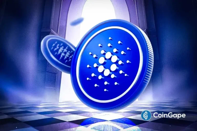 Moeda do Cardano (ADA) em design tridimensional azul brilhante sobre superfície xadrez com iluminação atmosférica.