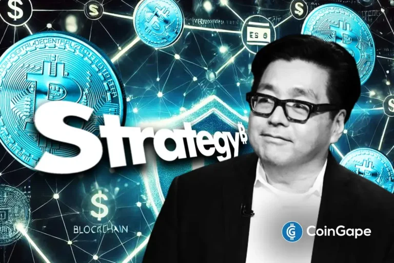 Tom Lee da BitMine ao lado de logo Strategy com moedas Bitcoin e símbolos de dólar em fundo tecnológico azul.