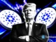 Presidente Trump com logos do Cardano ao fundo em arte digital com efeitos azuis elétricos.