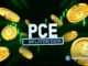 Arte digital com moedas de Bitcoin, texto PCE e gráficos de alta em fundo verde.
