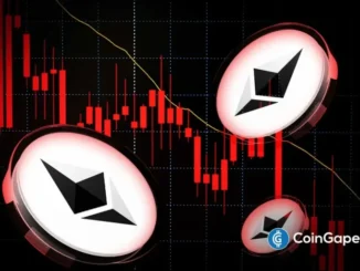 Imagem mostra logos do Ethereum sobre um gráfico de candlesticks vermelhos indicando queda de preços, com fundo escuro.