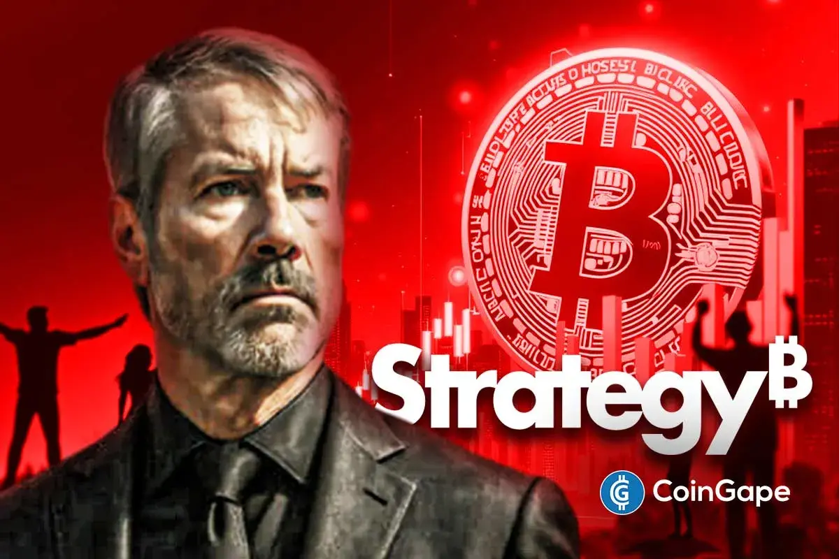 Imagem promocional mostrando Michael Saylor com logo do Bitcoin e texto "Strategy" em fundo vermelho