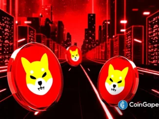 Três moedas SHIB com logo do Shiba Inu flutuando em estrada futurística com cidade neon vermelha