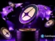 Ilustração 3D do token ASTER flutuando sobre pilha de moedas com mapa-múndi digital pixelizado em roxo ao fundo e gráficos de preços, representando mercado global de criptomoedas.