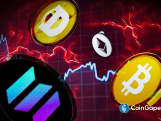 Ilustração de moedas de Bitcoin, Dogecoin, Ethereum e Solana sobre fundo vermelho com gráficos de queda.