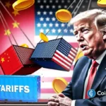 Ilustração mostrando Donald Trump anunciando tarifas com bandeiras dos EUA e China ao fundo