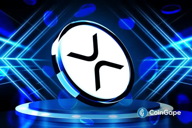 Logotipo do XRP em branco e preto sobre plataforma digital azul com efeitos de luz neon