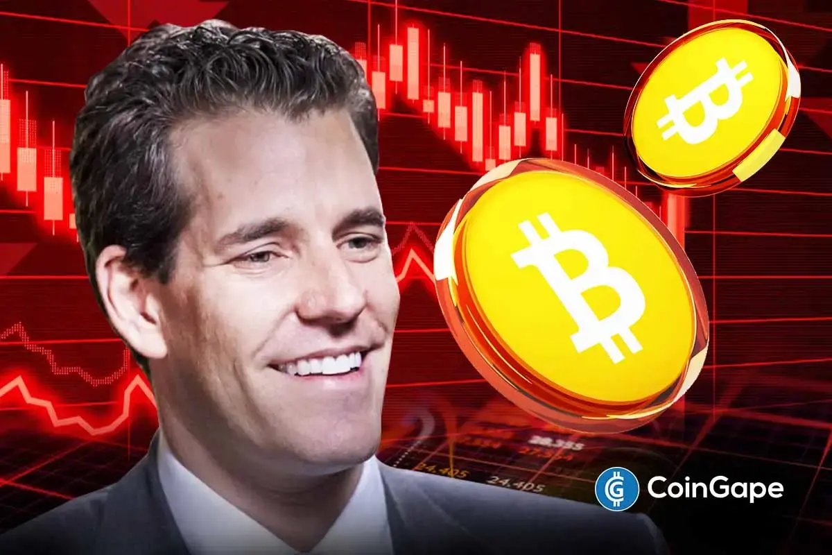 Imagem ilustrativa mostrando Cameron Winklevoss com moedas de Bitcoin e gráfico de queda ao fundo durante correção de mercado.