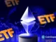 Ilustração tridimensional do logo do Ethereum em destaque com gráficos de velas e texto ETF em fundo azul escuro.