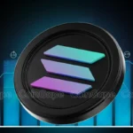 Moeda da Solana em destaque com gráfico de barras azul mostrando evolução de preços e valores marcados