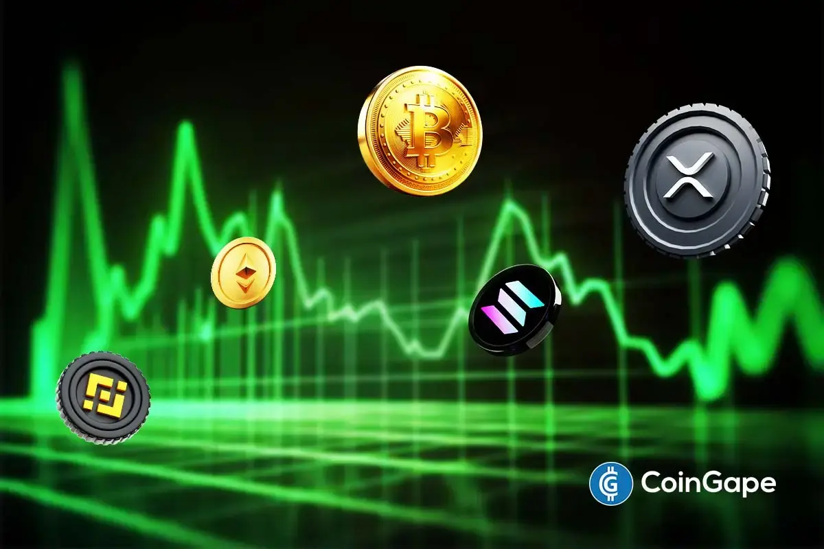 Imagem ilustrativa mostrando moedas de Bitcoin, Ethereum, XRP, BNB e Solana sobre gráfico verde de tendência de alta.